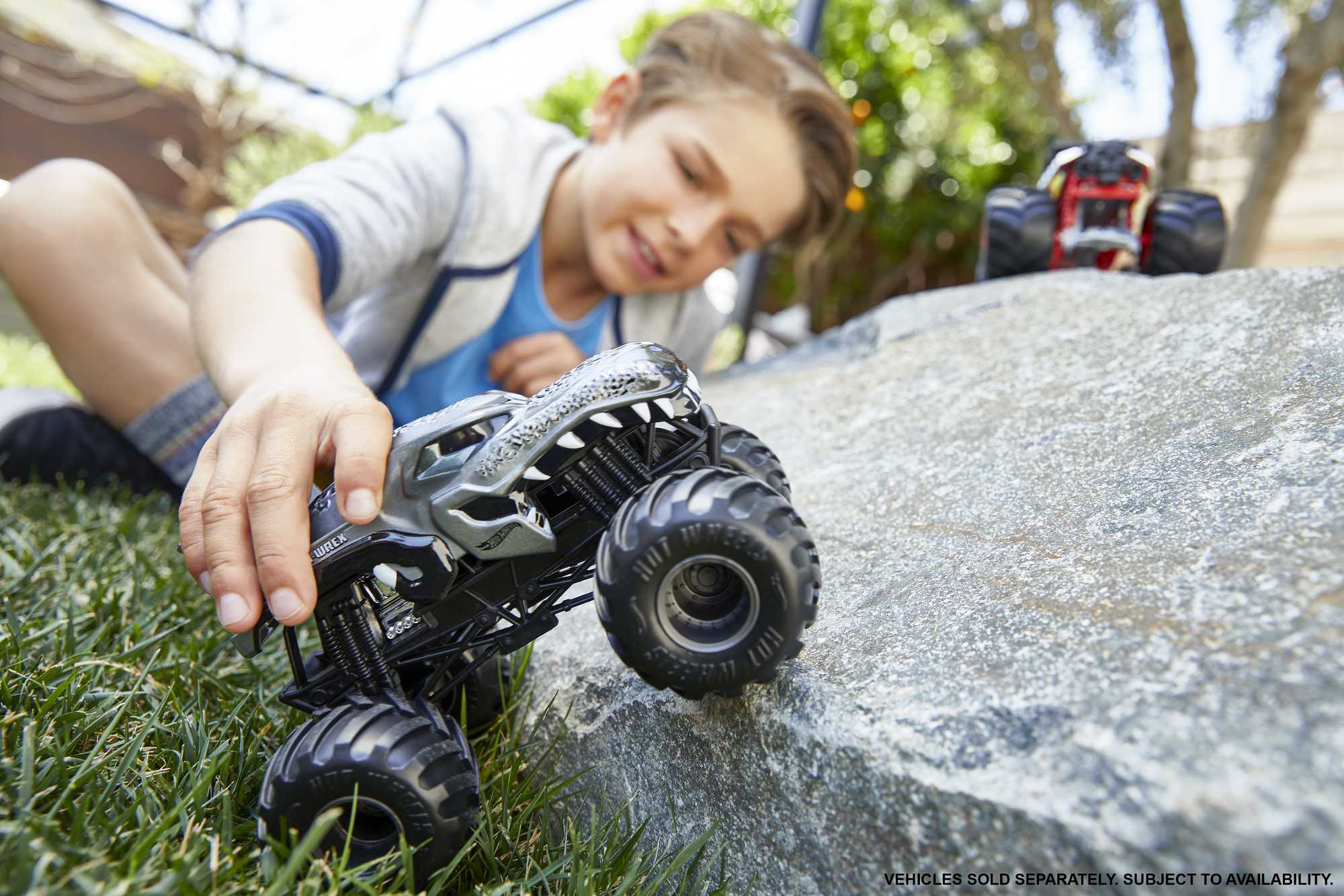 Hot Wheels Monster Trucks, Oversized Monster Truck in 1:24 Scale
